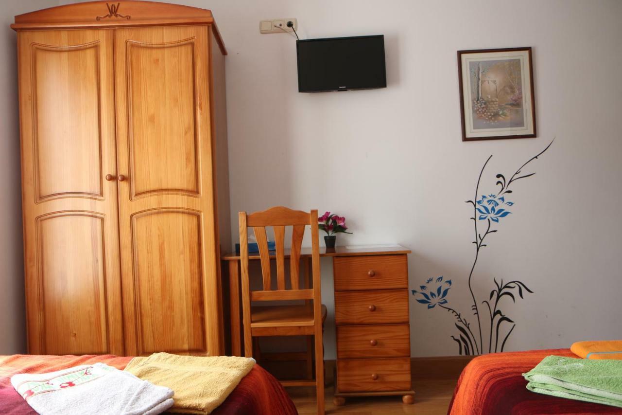 Hostal La Plaza Puente la Reina Esterno foto