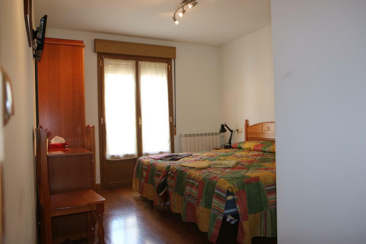 Hostal La Plaza Puente la Reina Esterno foto