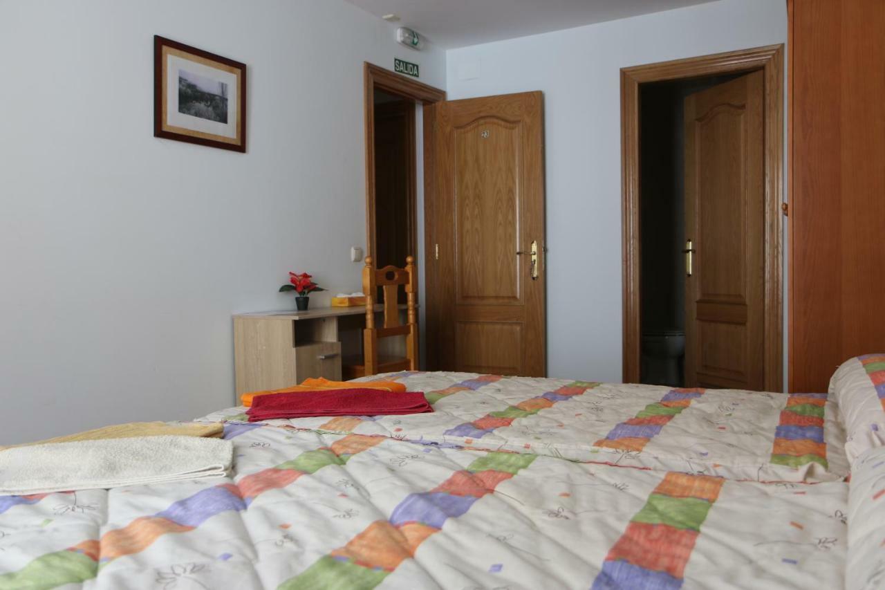 Hostal La Plaza Puente la Reina Esterno foto