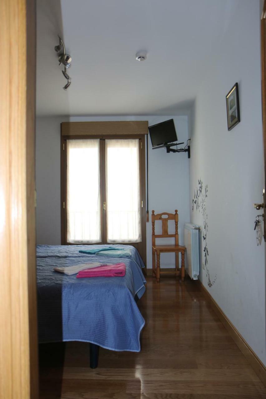 Hostal La Plaza Puente la Reina Esterno foto